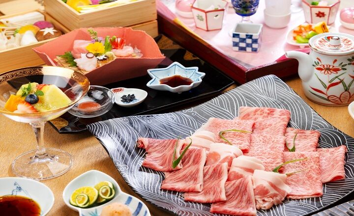 [Mainly seasonal sashimi and Wakasa beef shabu-shabu] course meal and free drinks ♪ [Yutorogitei] with open-air hot spring bath Breakfast: Japanese and Western buffet