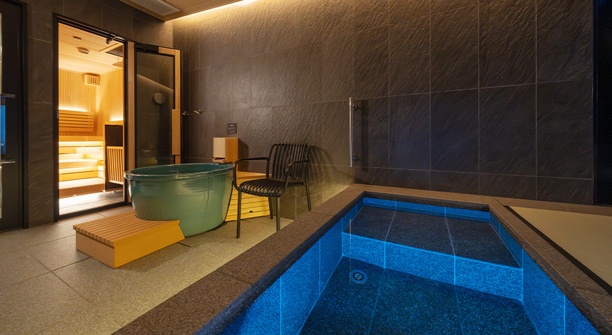 サウナ・水風呂＋半露天風呂付き和洋室